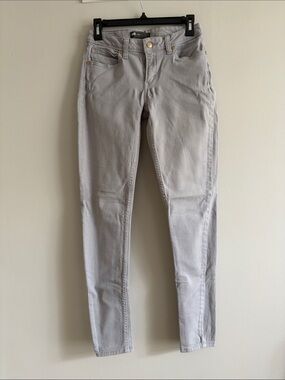 Levi's Women's Pale Gray Skinny Jeans